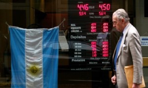 الأرجنتين في دوامة الأزمة .. وأبناؤها ينعشون «وول ستريت»