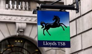 “بنك لويدز” البريطاني يعتزم تسريح 9 آلاف موظف