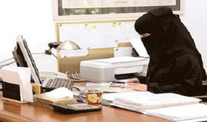 السعودية تمنح النساء حق العمل في الأسواق التجارية