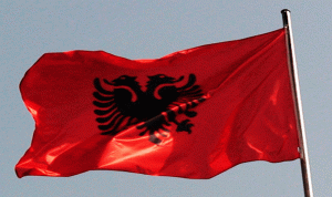 ألبانيا بدأت تسليم الأكراد أسلحة