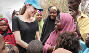 أنجلينا جولي تختار افريقيا لإخراج فيلم جديد