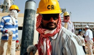 أسعار النفط في نيويورك ولندن تهبط تحسبا من دفاع السعودية عن حصتها السوقية
