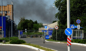 حريق كبير في مطار دونيتسك