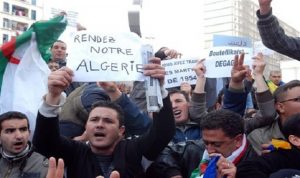 الأزمة المالية تدفع الجزائر إلى تجاوز خطوط حمراء تهدد بالانفجار
