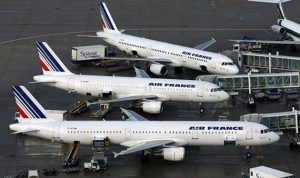 فرنسا: إلغاء نصف الرحلات في اليوم الثاني من إضراب المراقبين الجويين