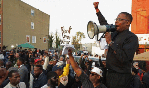 تظاهرة في بالتيمور الأميركية احتجاجا على وفاة شاب أسود