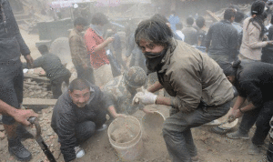 بالصور.. النيبال تستيقظ على وقع هزة جديدة وعدد القتلى يتجاوز الـ1800