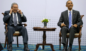 أوباما يغادر بنما بعد لقاء تاريخي مع الرئيس الكوبي