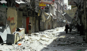 المرصد السوري: مسلحون فلسطينيون يستعيدون السيطرة على قسم كبير من مخيم اليرموك