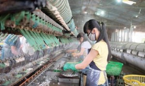 فيتنام تبني الاقتصاد الرأسمالي بطليعة من النساء