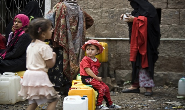 Yemen-Children-Water-Lines