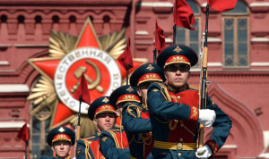 بالصور والفيديو.. أضخم عرض عسكري في تاريخ روسيا بمناسبة الذكرى الـ70 لعيد النصر