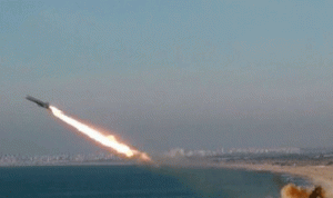 كوريا الشمالية تطلق صاروخاً بالستياً جديداً تحت البحر