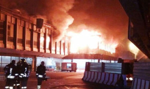 بالصور.. حريق هائل في أحد أكبر مطارات إيطاليا