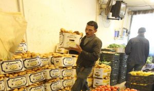 عون عرض مع مزارعي البقاع موضوع العمال السوريين وتنظيم دخولهم