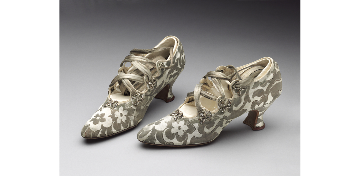 Silk_and_leather_tango_shoes_bought_from_Peter_Robinson_of_London_1914_c_Victoria_and_Albert_Museum_London