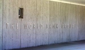 البنك الدولي: معدلات الفقر ستزيد والنمو الاقتصادي مهدد