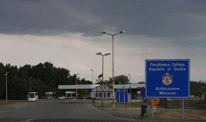 المجر تأمر بإغلاق حدودها مع صربيا لمنع دخول مهاجرين