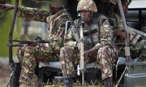 مقتل 11 مسلحاً وجنديين في هجوم على قاعدة عسكرية في كينيا