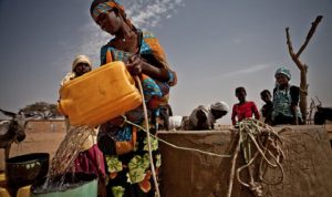 العطش ينعش تجارة بيع المياه في موريتانيا