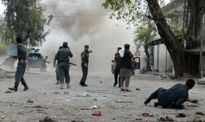 جرحى بانفجار قنبلة في حافلة تابعة للشرطة شمال غرب باكستان