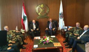 زيارة سلام إلى وزارة الدفاع: الحكومة ليست بوارد تعيين قائد جديد للجيش