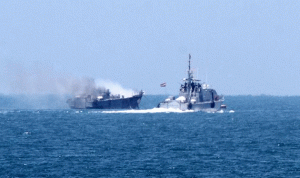بالصور.. “داعش” يتبنى الهجوم على زورق البحرية المصرية