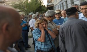 اليونانيون يعودون إلى واقعهم الصعب بعد الاستفتاء
