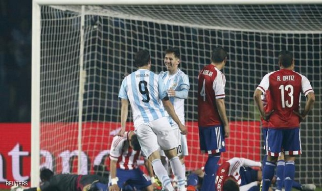 Argentina's Gonzalo Higuain celebrates his goal against Paraguay with teammate Lionel Messi during their Copa America 2015 semi-final soccer match at Estadio Municipal Alcaldesa Ester Roa Rebolledo in Concepcion, Chile, June 30,2015. REUTERS/Mariana Bazo