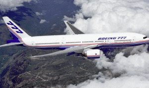 «بوينغ» تحذر من طراز «777» بعد سقوط قطعة معدنية من إحدى طائراتها