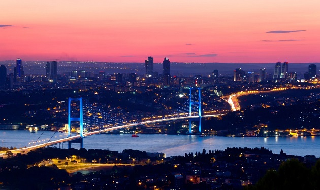 istanbul-bosporus-bridge-on-sunset-in-Turkey