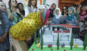 بالصور.. ملالا تحتفل بعيد ميلادها مع لاجئين سوريين في لبنان