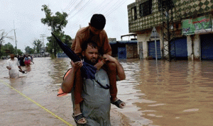 مقتل العشرات في فيضانات باكستان