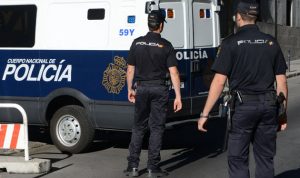 إسبانيا: اعتقال بريطانيتَيْن تبيعان “غاز الضحك” للسياح