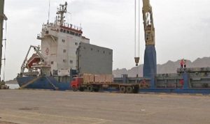 أول سفينة تجارية تصل ميناء عدن
