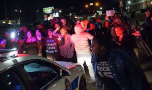إعلان الطوارئ في مدينة فيرغسون الأميركية بعد إطلاق نار خلال احتجاجات
