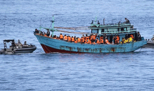 أكثر من 300 ألف مهاجر عبروا البحر المتوسط منذ بداية 2015