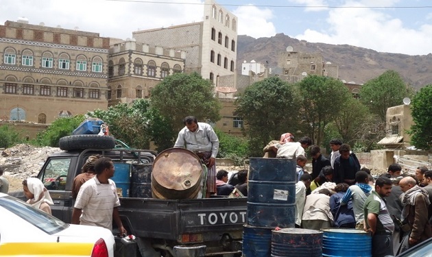 المشتقات النفطية في السوق السوداء - صنعاء - اليمن 
