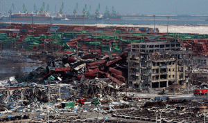 نقل مواد كيميائية من موقع انفجار تيانجين وارتفاع عدد القتلى إلى 114
