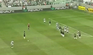 بالفيديو.. على طريقة ميسي وبأسلوب كارلوس برازيلي يسجل هدفا رائعا!