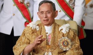 ملك تايلاند يخضع للعلاج من عدوى في الدم والتهاب رئوي