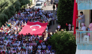 بالصور.. تظاهرات غاضبة في تركيا تنديداً باعتداء “بي كا كا”
