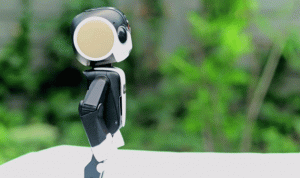 “شارب” تكشف عن هاتف ذكي على شكل روبوت