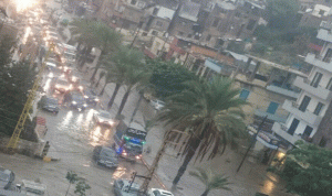 بالصور.. الأمطار تغمر منازل في مخيم البداوي