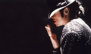 بالفيديو… تحذيرات من رقصة مايكل جاكسون “المضادة” للجاذبية!