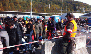 النمسا ستقيم سياجا على حدودها مع سلوفينيا لضبط تدفق المهاجرين