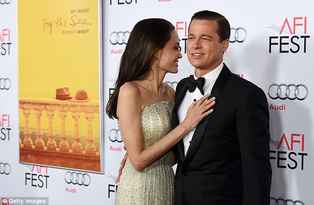 2E288B7300000578-0-The_look_of_love_The_pair_shareda_tender_moment_on_the_red_carpe-m-35_1446782425295