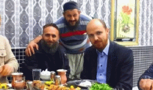 لغز صورة ابن أردوغان مع قادة “داعش”؟!