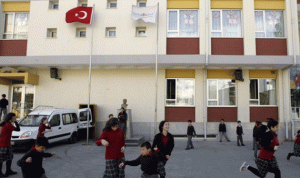 إصابة 10 طلاب في هجوم بالسكاكين على مدرسة في تركيا