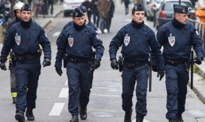 اشتباكات عنيفة بين متظاهرين والشرطة في ضواحي باريس